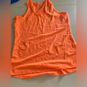 Women’s fitted athletic tank top
